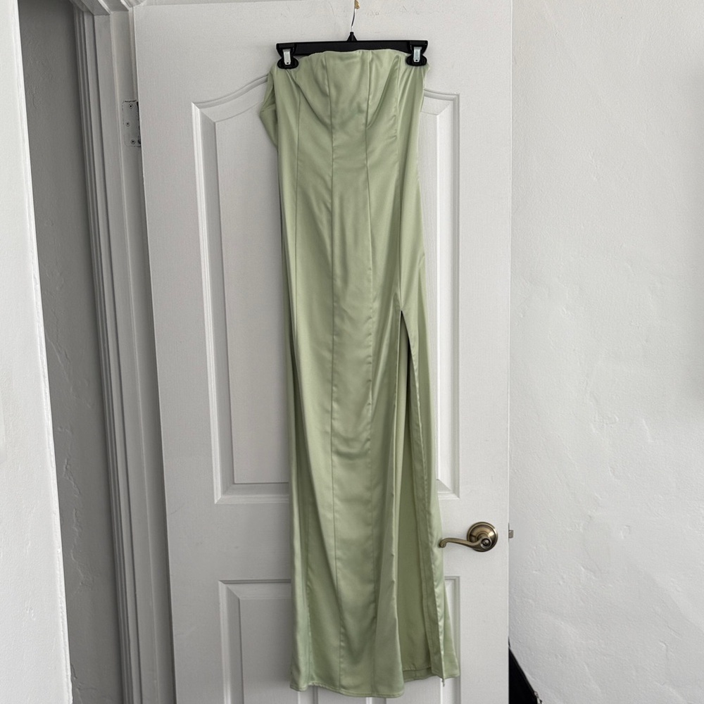 Elegant Green Strapless dress